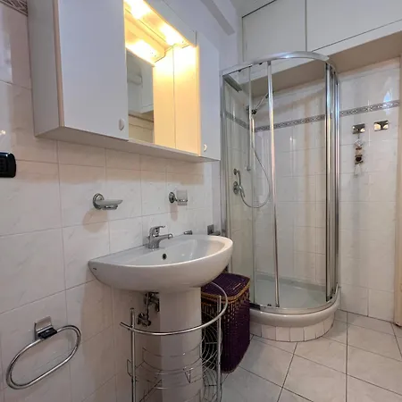 Welcome Riviera - Di Via Mazzini, With Elevator, Wi-fi, Air Conditioning, And, Depending On Availability, A Private Garage 800 Meters Away At 20,00 Euro Per Night Appartement Rapallo