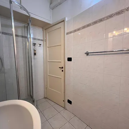 Welcome Riviera - Di Via Mazzini, With Elevator, Wi-fi, Air Conditioning, And, Depending On Availability, A Private Garage 800 Meters Away At 20,00 Euro Per Night Appartement *