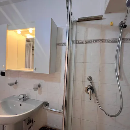 Appartement Welcome Riviera - Di Via Mazzini, With Elevator, Wi-fi, Air Conditioning, And, Depending On Availability, A Private Garage 800 Meters Away At 20,00 Euro Per Night Rapallo