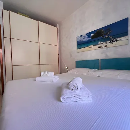 Welcome Riviera - Di Via Mazzini, With Elevator, Wi-fi, Air Conditioning, And, Depending On Availability, A Private Garage 800 Meters Away At 20,00 Euro Per Night Rapallo